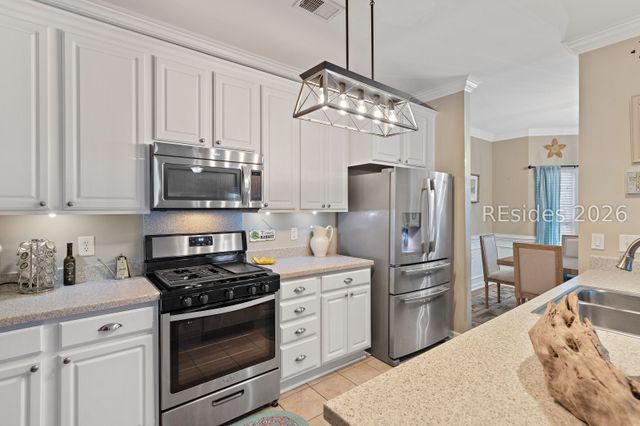 8 Savannah Oak Dr, Bluffton, SC 29910