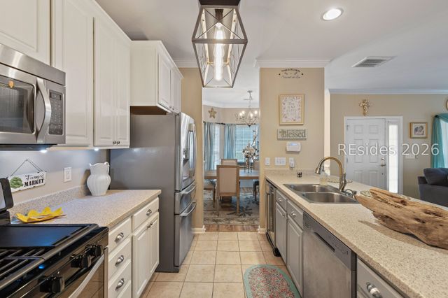 8 Savannah Oak Dr, Bluffton, SC 29910