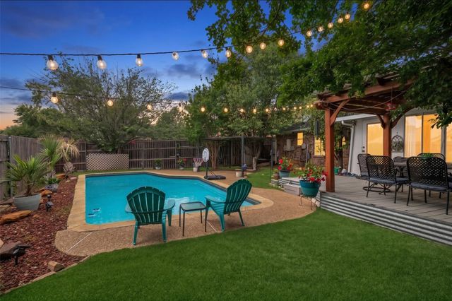 2108 Oakmeadow Place, Bedford, TX 76021