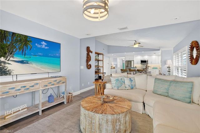 523 107th AVE N, Naples, FL 34108