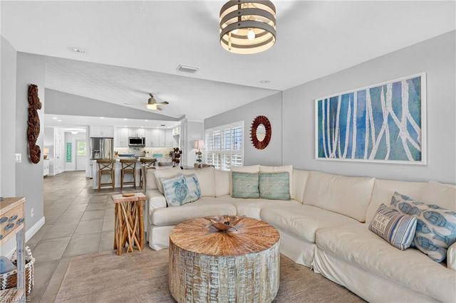 523 107th AVE N, Naples, FL 34108