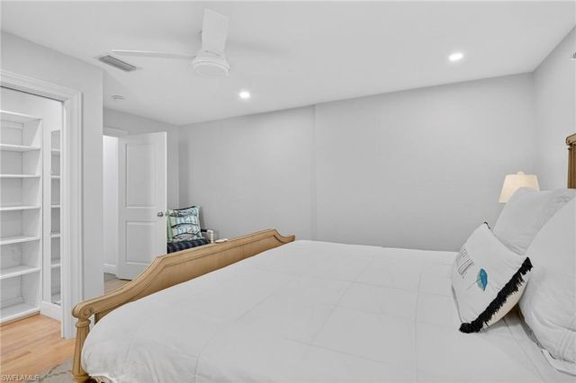 523 107th AVE N, Naples, FL 34108