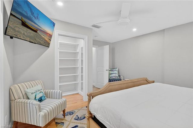 523 107th AVE N, Naples, FL 34108