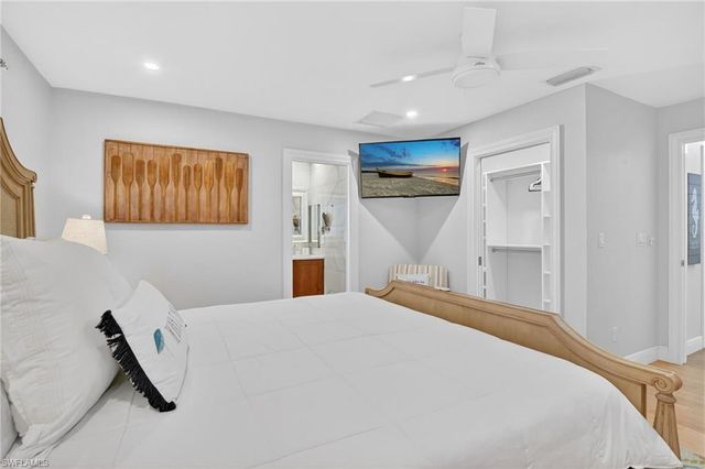 523 107th AVE N, Naples, FL 34108