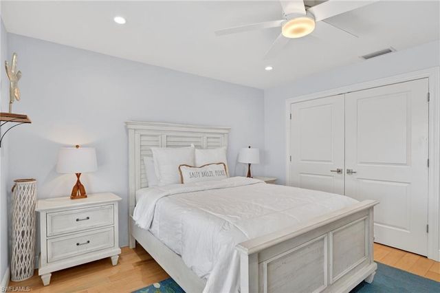 523 107th AVE N, Naples, FL 34108