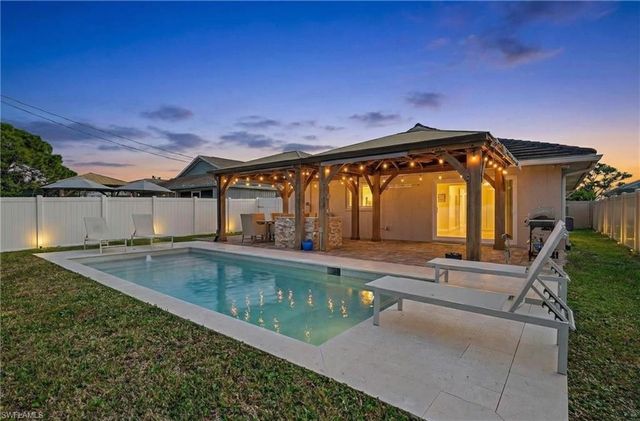 523 107th AVE N, Naples, FL 34108