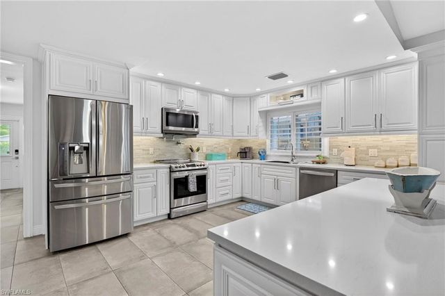 523 107th AVE N, Naples, FL 34108