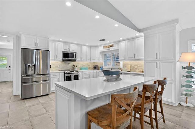 523 107th AVE N, Naples, FL 34108