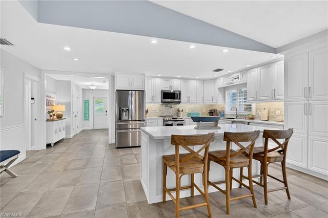 523 107th AVE N, Naples, FL 34108