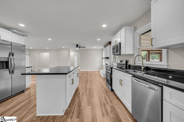 11 Confederate Circle, Taylors, SC 29687