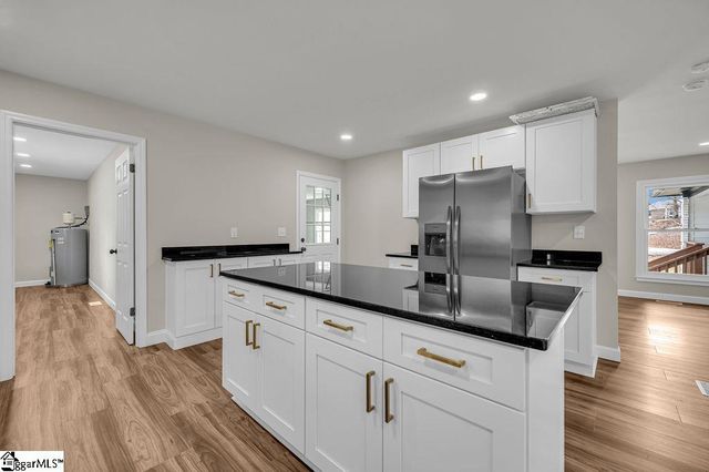 11 Confederate Circle, Taylors, SC 29687