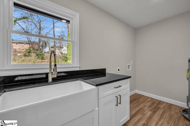 11 Confederate Circle, Taylors, SC 29687