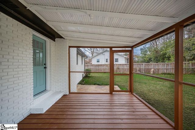 11 Confederate Circle, Taylors, SC 29687