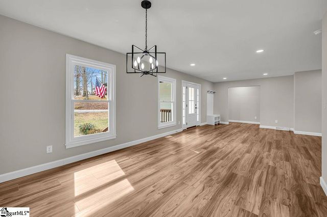 11 Confederate Circle, Taylors, SC 29687