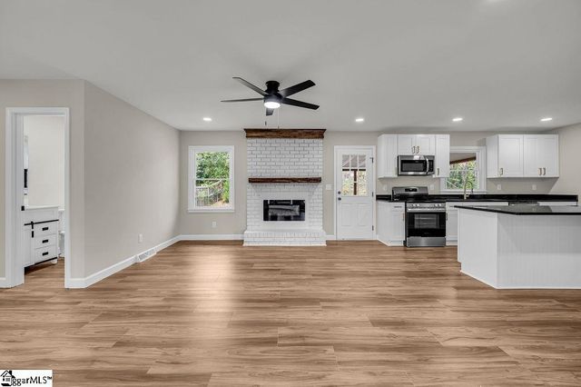 11 Confederate Circle, Taylors, SC 29687