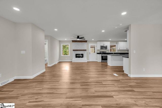 11 Confederate Circle, Taylors, SC 29687