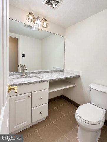3 STONEBRIDGE RD, Cherry Hill, NJ 08003
