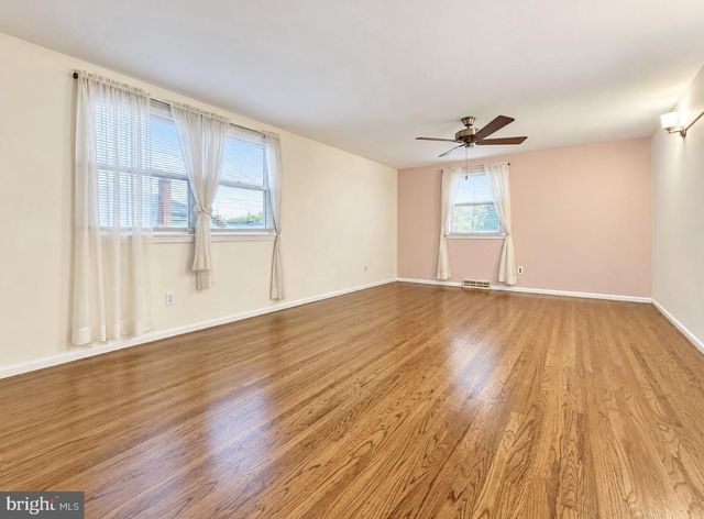 3 STONEBRIDGE RD, Cherry Hill, NJ 08003