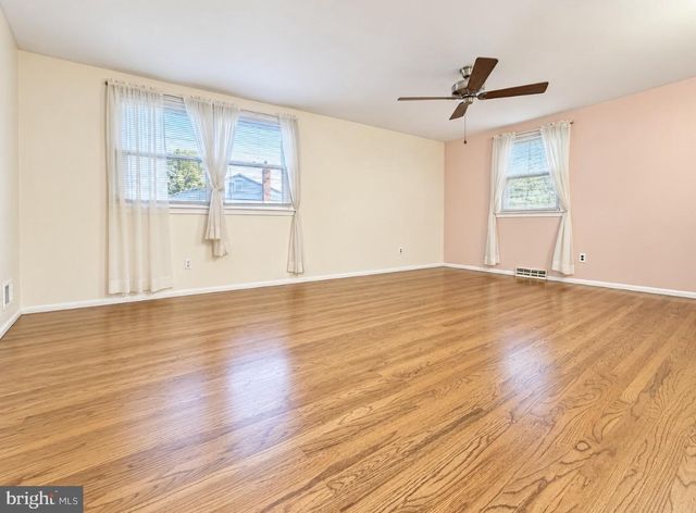 3 STONEBRIDGE RD, Cherry Hill, NJ 08003