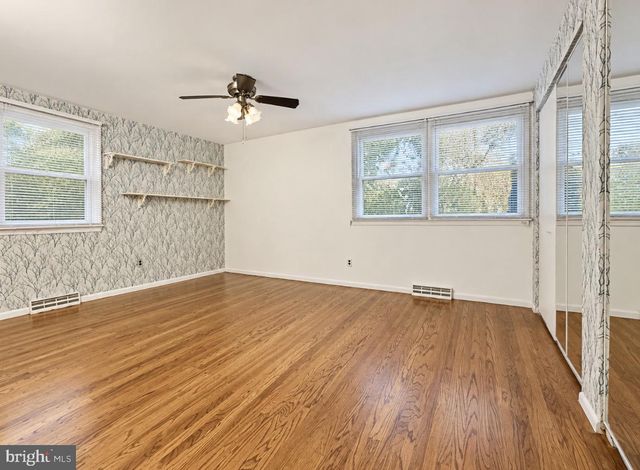 3 STONEBRIDGE RD, Cherry Hill, NJ 08003