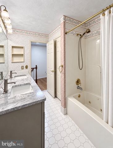 3 STONEBRIDGE RD, Cherry Hill, NJ 08003