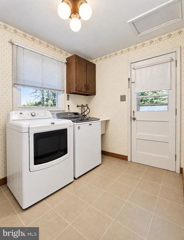 3 STONEBRIDGE RD, Cherry Hill, NJ 08003