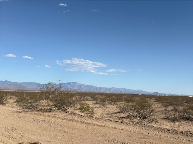 4.8 AC Shinarump Drive, Golden Valley, AZ 86413