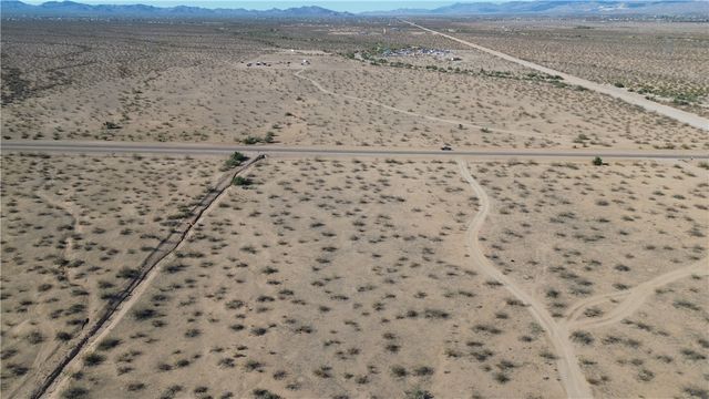 4.8 AC Shinarump Drive, Golden Valley, AZ 86413