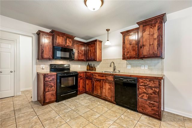 3628 W Clearwood Drive, Fayetteville, AR 72704