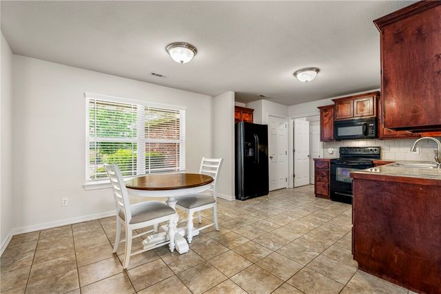 3628 W Clearwood Drive, Fayetteville, AR 72704