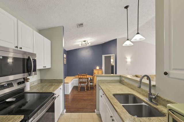 6705 Meadow Creek Drive, 206, Columbus, OH 43235