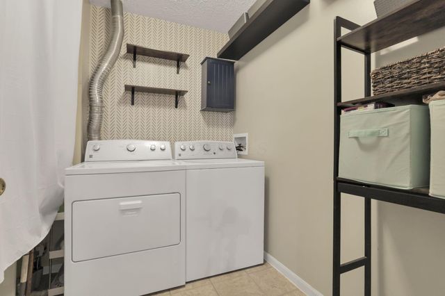 6705 Meadow Creek Drive, 206, Columbus, OH 43235