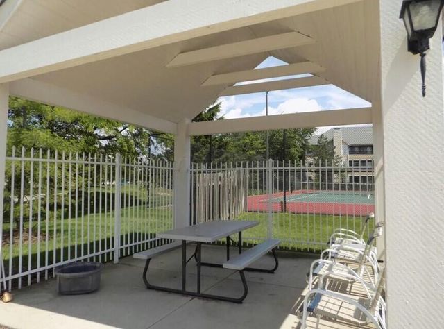 6705 Meadow Creek Drive, 206, Columbus, OH 43235