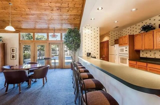 6705 Meadow Creek Drive, 206, Columbus, OH 43235