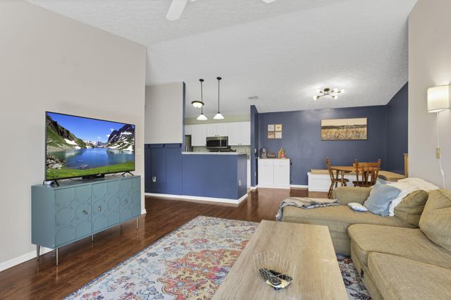 6705 Meadow Creek Drive, 206, Columbus, OH 43235