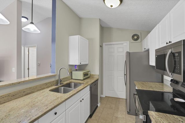 6705 Meadow Creek Drive, 206, Columbus, OH 43235