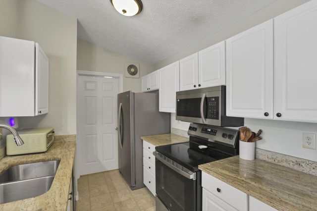 6705 Meadow Creek Drive, 206, Columbus, OH 43235