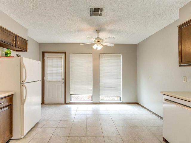 1220 Sequoyah Street A, Edmond, OK 73003