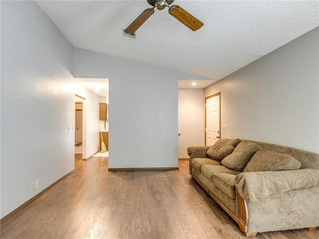 1220 Sequoyah Street A, Edmond, OK 73003