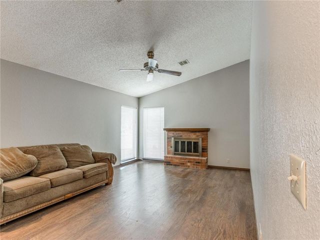 1220 Sequoyah Street A, Edmond, OK 73003