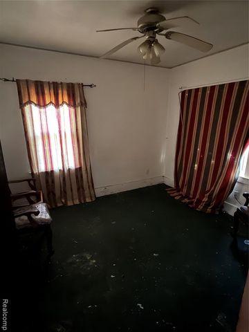 12634 Pinehurst Street, Detroit, MI 48238