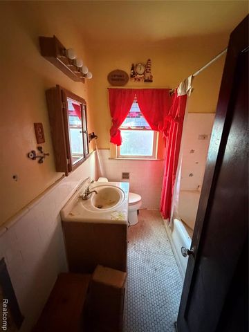 12634 Pinehurst Street, Detroit, MI 48238