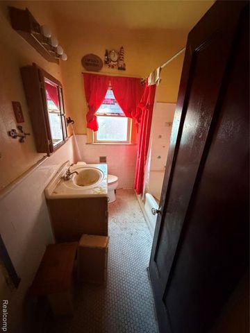 12634 Pinehurst Street, Detroit, MI 48238