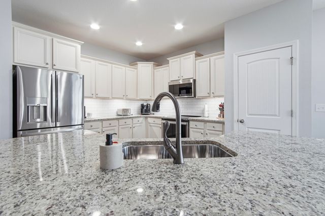 179 Windchime Way, Freeport, FL 32439