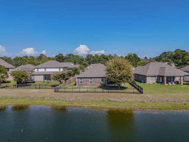 179 Windchime Way, Freeport, FL 32439