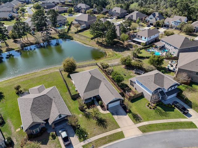 179 Windchime Way, Freeport, FL 32439