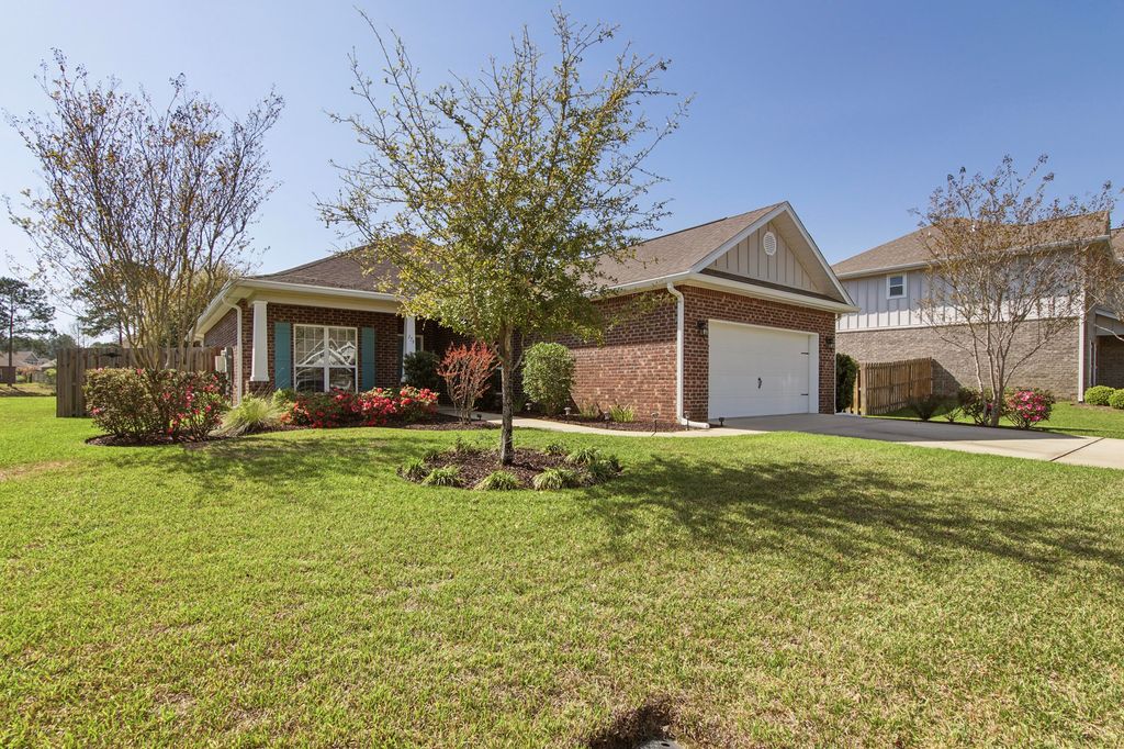 179 Windchime Way, Freeport, FL 32439