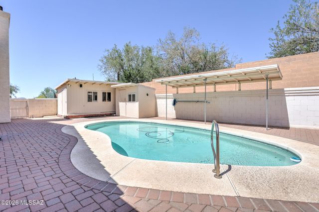 3782 W Meadow Briar Drive, Tucson, AZ 85741