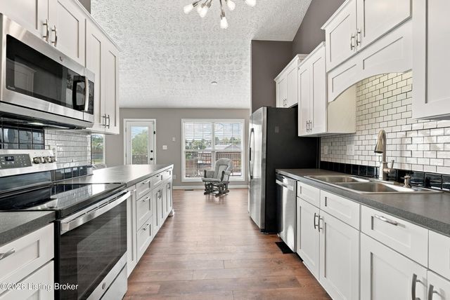 8504 Long Bow Ln, Louisville, KY 40291