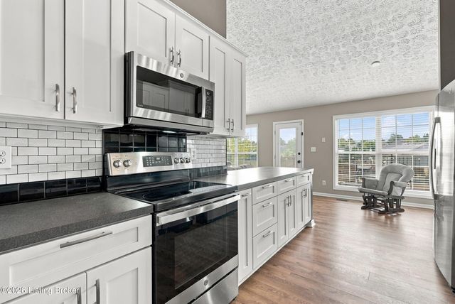 8504 Long Bow Ln, Louisville, KY 40291